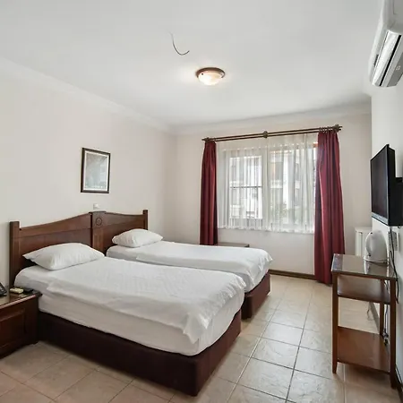 Fora Apartahotel 3*