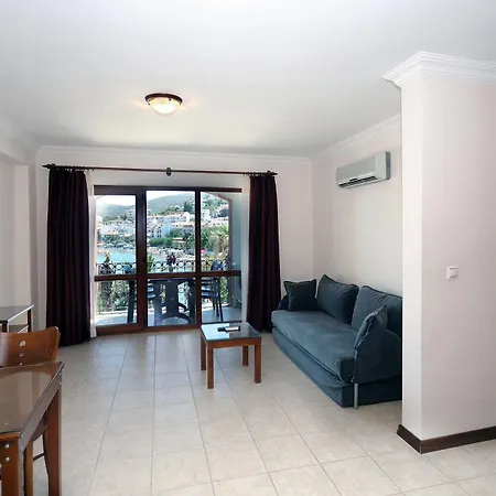 Fora Apartahotel 3*